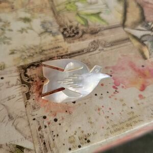 Brooch Women Vintage Dove Pin Mother of Pearl Bird Lapel Pin Retro Jewelry